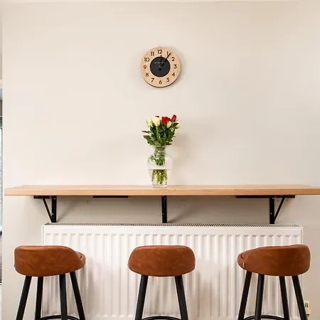 Long Stays-sleeps 9-parking-by Fabaccommodation Будинок відпочинку *