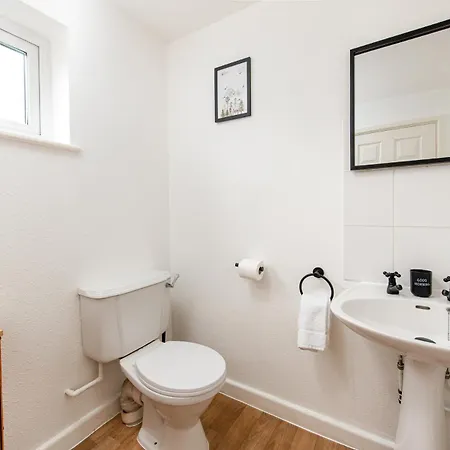 펜션 Long Stays-sleeps 9-parking-by Fabaccommodation *