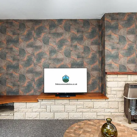 Long Stays-sleeps 9-parking-by Fabaccommodation * Bristol