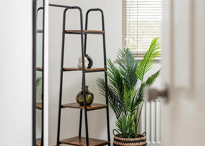 Long Stays-sleeps 9-parking-by Fabaccommodation *